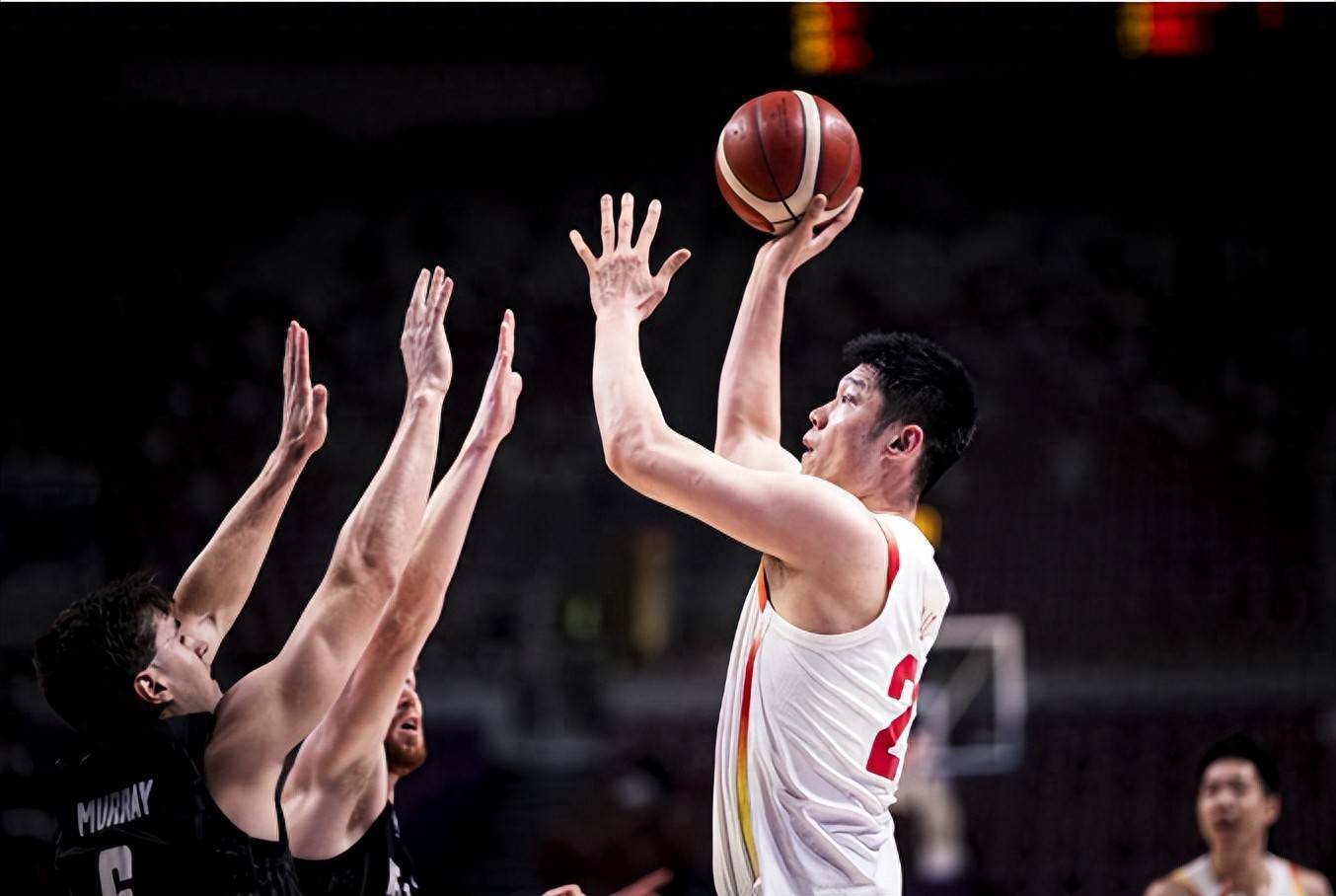 包含胡金秋：低调高效的CBA顶级内线的词条