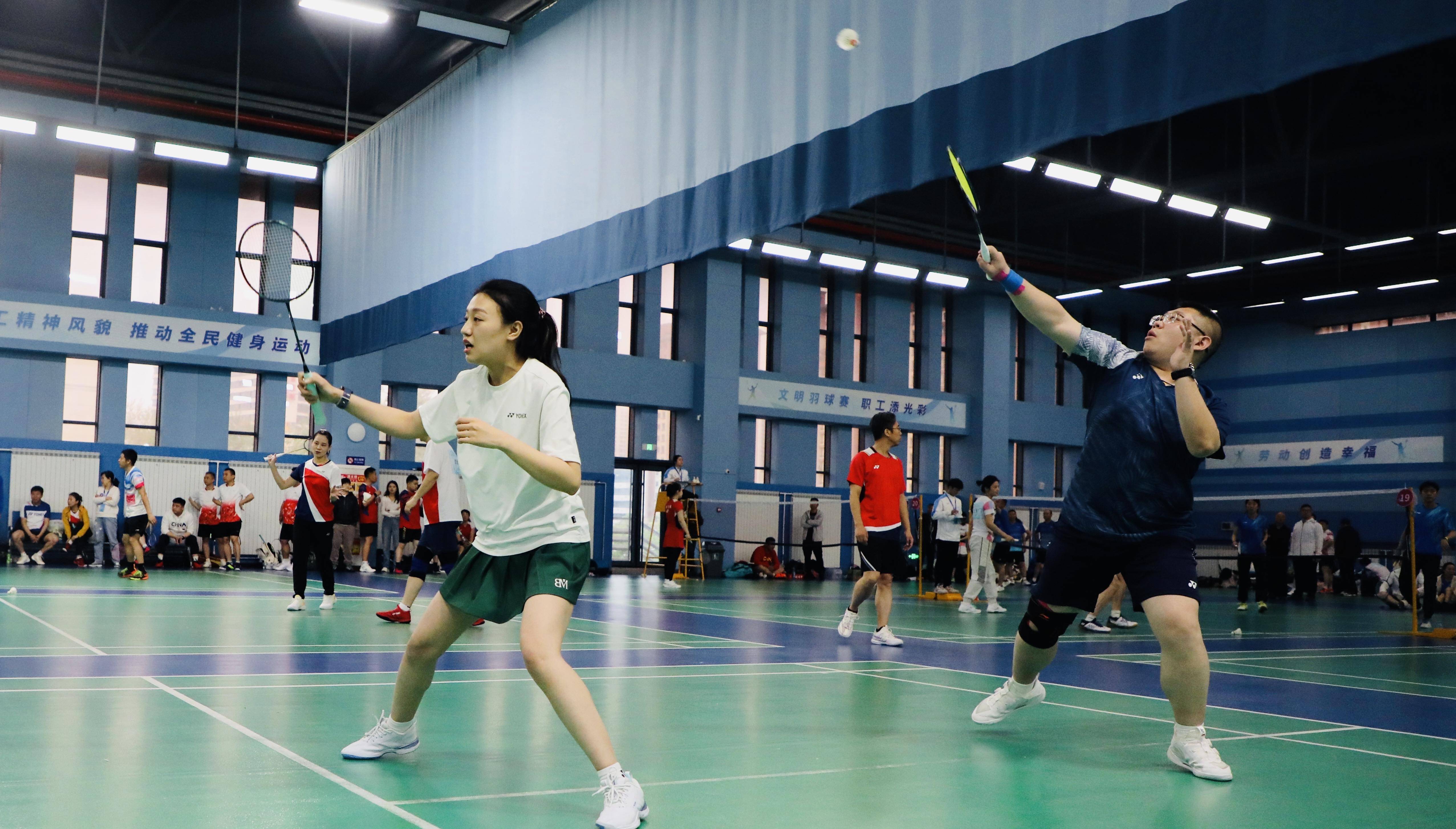 包含“校园羽毛球赛:年轻选手展现精湛技艺!”的词条 包含“校园羽毛球赛:年轻选手展现精湛技艺!”的词条