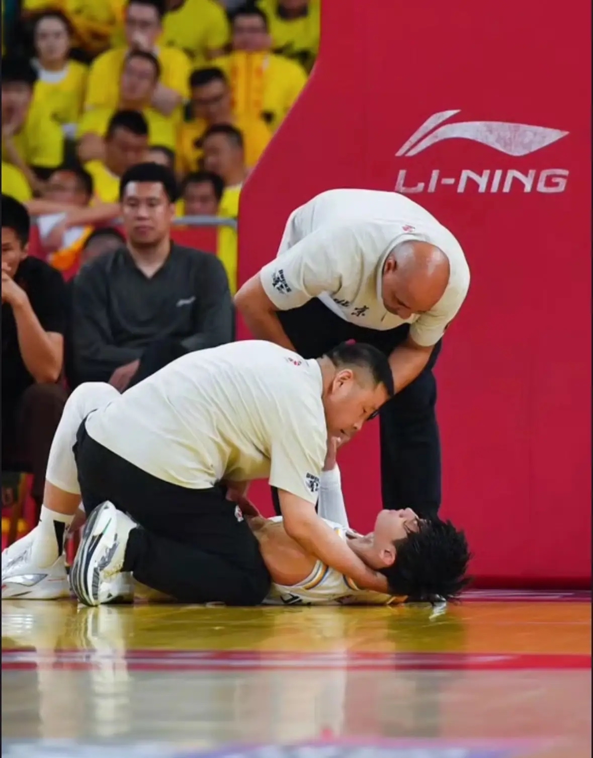 篮球暴力事件：球场打架屡禁不止的简单介绍